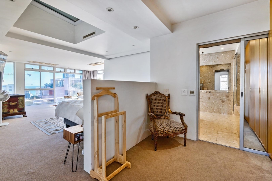 5 Bedroom Property for Sale in Fresnaye Western Cape